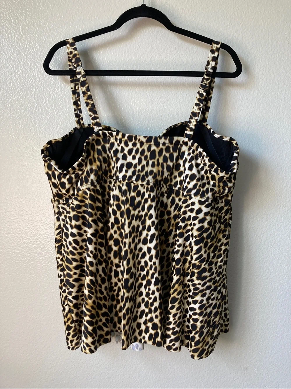 Torrid Leopard Cheetah Print Underwire Twist-Front Tankini Swim TOP sz 3 D/DD